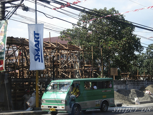 Ongoing construction at Starbucks, Lacson St. (Photo courtesy of Tony Manso)